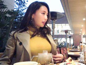 40歳の美魔女☆人妻熟女ナンパ！四十路の美乳美尻な素人セレブが黒ストッキング姿でフェラ騎乗位バック正常位セックス中出し！