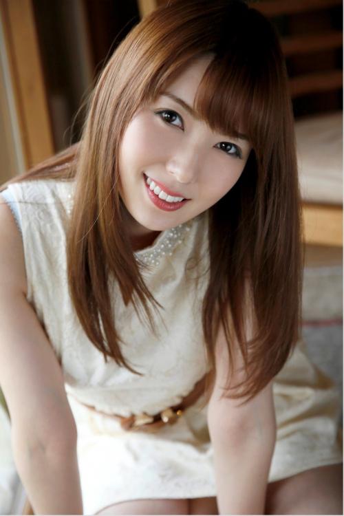 【波多野結衣】美人痴女が素人相手に乳首舐め手コキで男の潮吹きさせちゃう