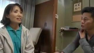 <六十路　熟女ナンパ>スレンダー系ＢＢＡ♥品がよさそうな還暦人妻と生ハメエッチ！デカマラに絶叫痙攣タップリ中出し