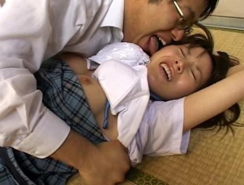 <吉村卓　衣川由衣>ガチでヤバスギ！『いやぁぁぁ！』変態オヤジが制服女子高生を鬼責め！<美少女>