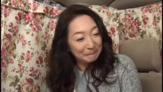 <六十路　熟女ナンパ>一流美魔女の熟れた膣にチ○ポ串刺し『いやあっ、イク……ッ』淫乱人妻の不倫中出し！絶叫アクメ