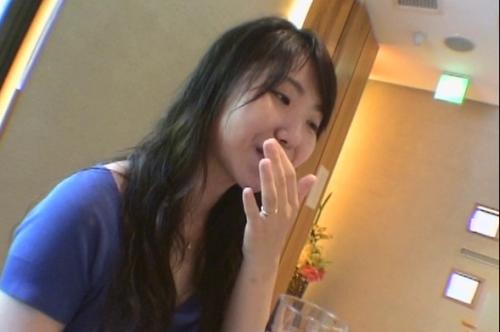 【人妻】どこにでもいそうな感じがまたエロい 32歳 三十路妻 9年ものセックスレスを拗らせ味わうようなねっとりフェラ♡