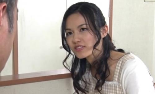 【人妻】幸せに暮らす人妻は元上司に偶然出会い強引に迫られたがそれはずっと望んでいた事でした♡ 武藤あやか ながえスタイル