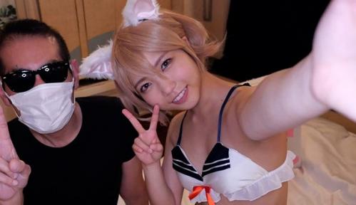 【コス】SNSで集めたファンたちを甘え淫語と萌え萌えテクで抜きまくり！射精を我慢出来たら中出しさせちゃうかも♡ 戸田真琴
