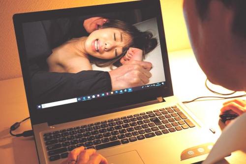 ＜本物レイプハメ撮り映像＞人妻が他人チンポに突かれてアヘ顔で犯される様子が克明に記録さた衝撃映像が届く…！