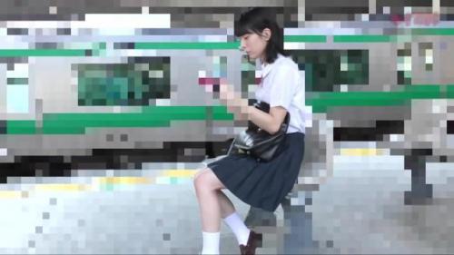 ＜ガチレイプ＞駅で見つけた女子校生を狙ってスカートの中に手を突っ込みパンツの上から痴漢愛撫！トイレに連れ込み強制イマラ