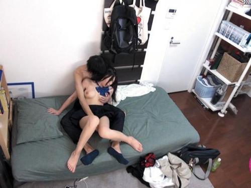 ＜ガチレイプ＞「アツいぃ！」不慣れな男の部屋でテンパり気味！失恋話で強引にキスされて抵抗する女子校生もデカチンで喘ぐ！