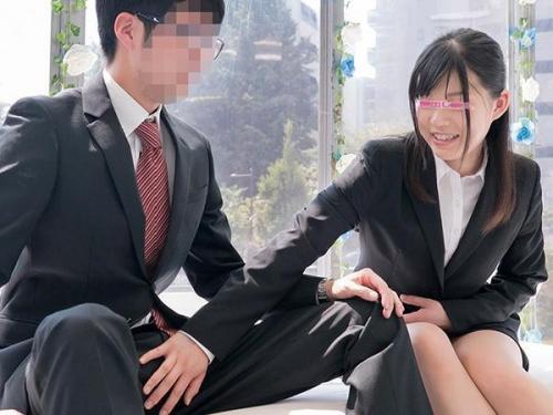 スーツの真面目お姉さんが同僚男子のチンポを弄る！？実はむっつりな彼女と中出しセックス交渉で同僚同士が欲望に貪欲に！