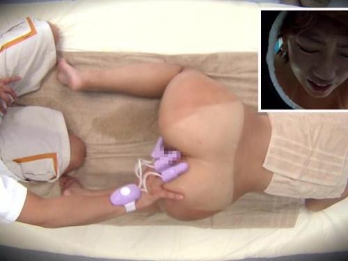 10代水着娘に日焼けケアと称して性感マッサージ！エステティシャンの卑猥な指使いに何度もイッて絶頂アクメ！
