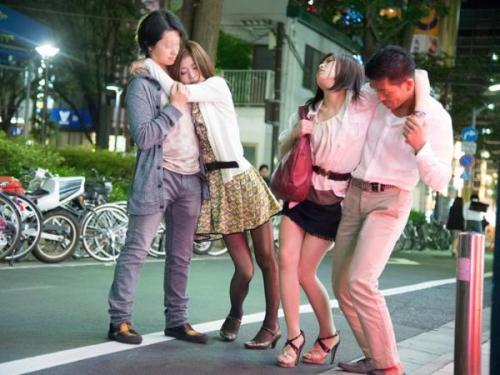 ＜泥酔レイプ＞ほろ酔い気分のはずが完全に泥酔した人妻！お持ち帰りされて好き放題弄ばれるガチレイプ被害に…！