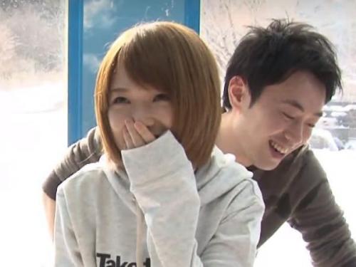 ＜素人ナンパ＞自らが選んだ好みの男性と二人っきり！初対面なのに即ラブラブ密着！？恥ずかしさよりも好奇心で二人は身体を…