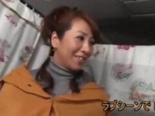 人妻ナンパ＞ファッションチェックと声をかけて突いてきた奥様は欲求不満だった！人妻の夜の生活を車の中で根掘り葉掘り聞いて…