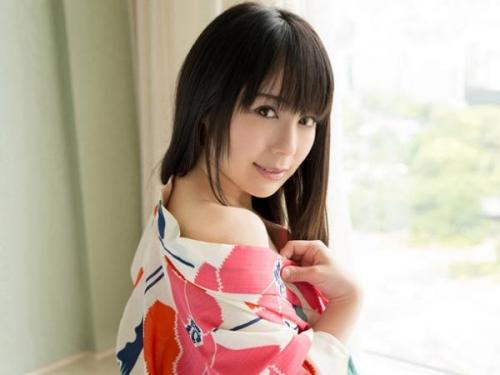 ＜素人ナンパ＞可愛らしく着飾った美少女の帯をほどき、純白の柔肌を味わう興奮！暑い夏の喧騒から抜け出してホテルで2人きり！