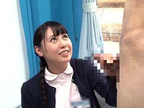 ＜素人ナンパ＞『咥えて…ほしいですか？』可愛いナースさんが悩める早漏くんサポート！我慢汁が垂れるチンポを白い手とお口が…
