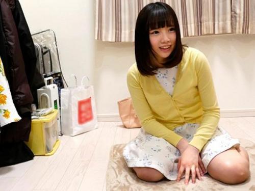 素人ナンパ》終電なくしたエロい女の子の家にリアル訪問！飼泣く何拒否する女の子がお酒とエッチなトークで…自らチンポを咥える