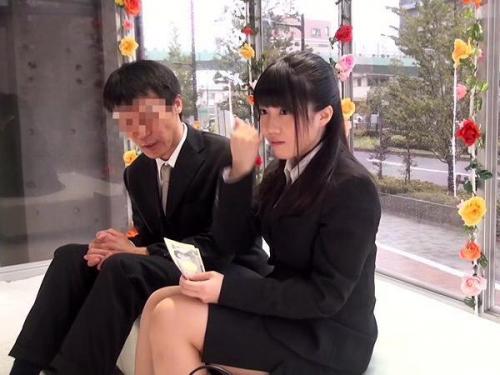 街で声をかけた同じオフィスで働く男女に突然のSEX交渉！会社の同僚とのSEXチャンスをミラー号が完全バックアップいたします！