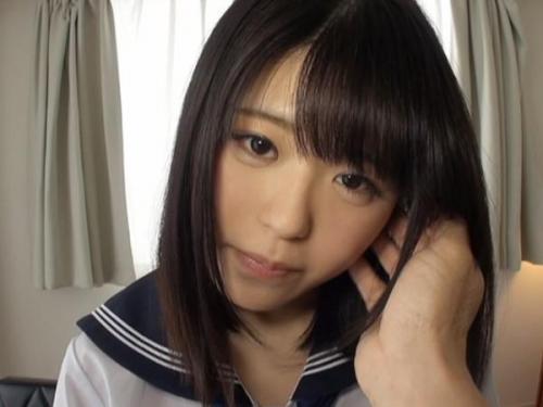優しく肉棒を挿入すると、最初は苦しそうな表情をする少女も、まだ知らなかった本当の絶頂にこれまでとは違う声で感じ始める！