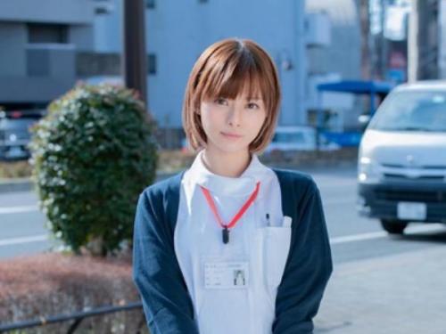 ＜素人ナンパ＞心優しい美少女ナースさんが戸惑いながらも献身的な手淫、口淫、挿入！？ぶっかけ射精後にまさかのお掃除フェラ！