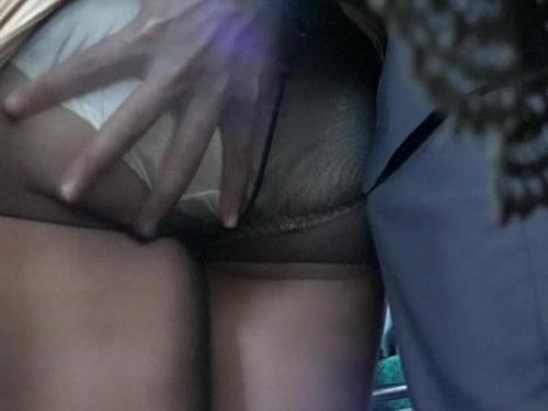 ＜本物レイプ＞通勤バスはギュウギュウの満員で目の前には黒パンストのOLも俺のチ○コを拒まず握りかえしてくる！？