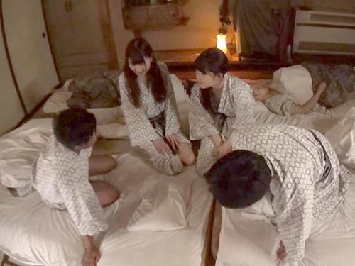 モニタリング＞温泉旅館で女子大生が初対面の男子大学生に夜●いを仕掛ける！男子が起きちゃったら連続中出しセックスに挑戦ｗ