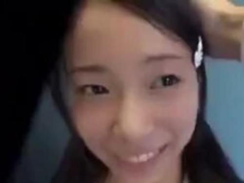 《閲覧注意》無邪気なロリ娘のマンコが父親の勃起チンポにあたり密かに欲情！未熟な割れ目を擦れりつける娘に父親もたまらず…