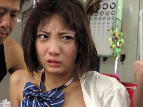 女子校生がクラスのDQN軍団に陵辱レイプされる！クラスのDQN軍団から助けてくれたのに何も出来ない僕はただ彼女を見るだけ