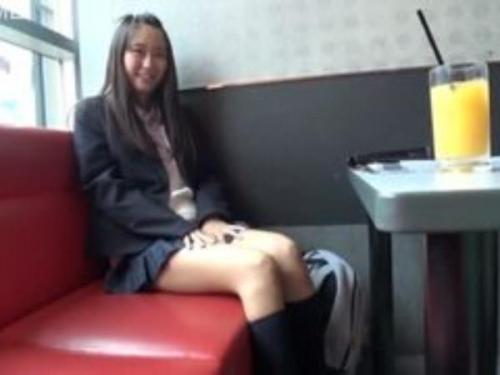 秋葉原で円光したミニマム娘と禁断の生ハメセックス！制服オプションでBカップのちっぱい娘をハメちゃう！