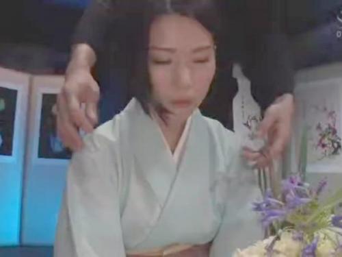 ＜本物レイプ＞美しい華道家、高宮菜々子34歳！しかしその事は旦那様には秘密なので日々悶々！ドM開放を望む菜々子さんを緊縛調教！