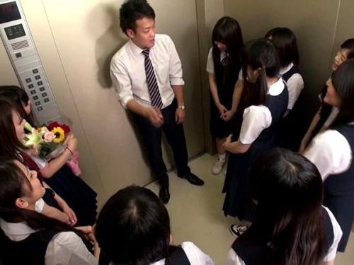 密室で精神限界！閉鎖空間でおかしくなった先生が目のJ〇達を欲望のままに凌辱！逃げることもできない制服ロリ娘たち