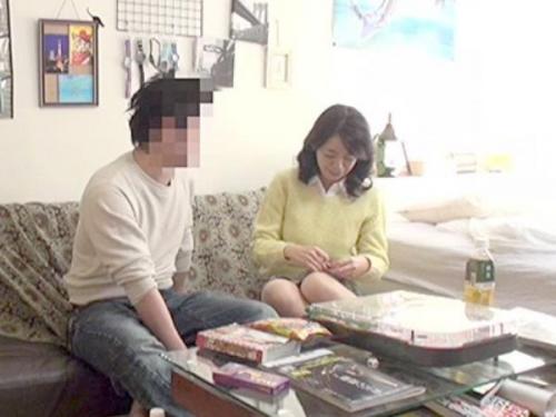 ＜熟女ナンパ＞若い男のチンポは心の隙に入り込み熟女を誘惑する！イケメンのやり部屋で見せるおばさんの性欲痴態セックス！