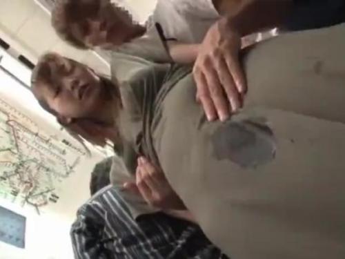 ＜ガチレイプ＞痴漢師に無理やり下着をはぎ取られ漏らすまで何回もイカさせられたマキシワンピの女