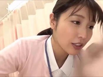 ＜現役看護師＞身動きが取れない童貞患者をやさしく筆おろしセックス看護！【献身的な優しい騎乗位】