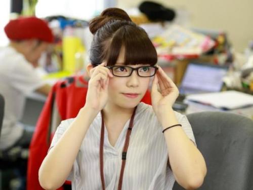 ちょっと地味可愛いSOD女子社員は超恥ずかしがり！AV初視聴や撮影見学等しながら自分の限界エロに挑戦！人前公開オナニー♡