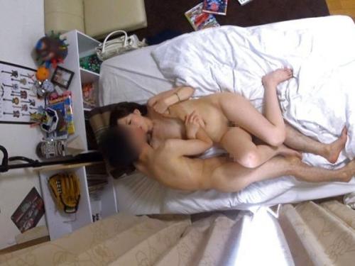 ＜熟女ナンパ＞イケメンの部屋にカメラが仕掛かけられているとも知らずやってきた浮気妻たちの寝取られセックスをリアルに隠し撮り！