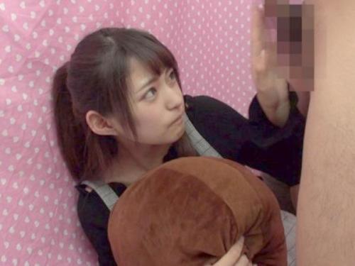 ＜素人ナンパ＞女子大生さんに筆下しお手伝いのお願い！念願かなって童貞卒業をした男子は絶倫早漏マンに大変身でドン引き