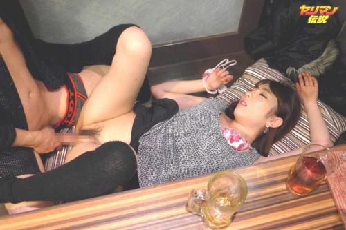 【ヤリマンお姉さん】お酒が入るとやりたくなっちゃう素人娘が隣の男子のチンポをわさわさ弄り始め…即ハメしちゃうことにｗｗ