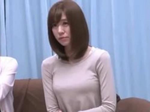 火照る団地妻達！35歳以上人妻限定！旦那に内緒で本気の浮気セックス！欲求不満なアラサー人妻がマジックミラー号で潮吹き体験！