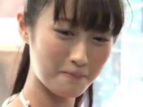 童貞くんの相談！ビキニのお姉さんがやさしく相談に乗ってあげて気づけばおま○こで童貞チンポを包み込むことに…