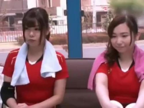 ＜人妻ナンパ＞ママさんバレーに勤しむ若妻がマングリ、ガニ股、恥ずかし過ぎる開脚ストレッチで赤面っ！ほのかな色気！はじける笑顔！