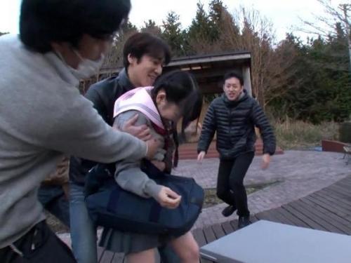 ＜本物レイプ＞しおりちゃんヒャッホ～！いただきま～すでデカチン挿入♪可愛い女の子紹介してよ、じゃないと中出しするよ？