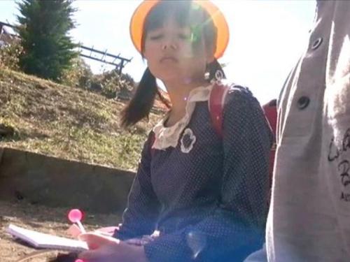 ※閲覧注意※大人の女性には興味がない歪んだ性癖の男が赤いランドセルを背負うJSをターゲットにしたワイセツ映像流出！