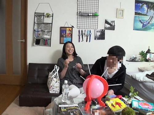 ＜熟女ナンパ＞からかわれてるつもりで部屋に来たのが熟女の包容力！若い男は本気で口説きだして…まさかの浮気セックスに…