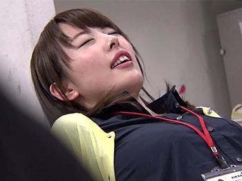 ＜大量潮吹き＞ものすごく濡れてしまう体質が悩みの女性が自分を変えるために自らエロエロ企画に挑戦！エロい表情で自分を変える！？