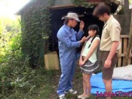 ＜ガチレイプ＞俺たちの子供孕むまで犯し続けてる！小さい女の子たちを野外で陵辱する衝撃映像！＜閲覧注意＞