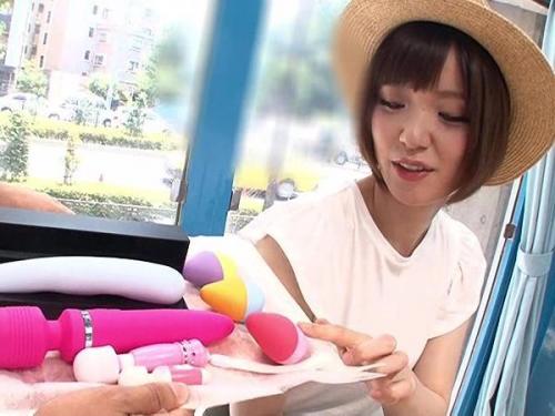 ＜素人ナンパ＞街行くお姉さんが自分好みの特製チ○コを作ったら、実際に挿れたくなり…「好きな形のチ○コ作ってみませんか？