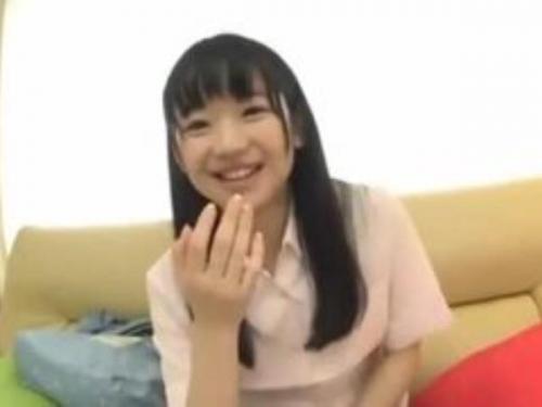 美少女女子大生限定＞パンティ素股でチンポをこすって赤面発情！ヌレヌレパンティで勢い余ってぬるっと挿入…