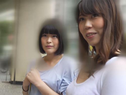 ＜母娘ナンパ＞繁華街で買い物中の美人母娘に声をかけエッチなインタビュー！娘の前で母親が女になる姿を娘は見てしまい…