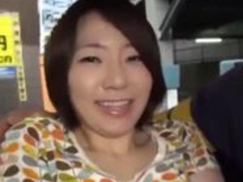 ＜人妻ナンパ＞ピッチピッチでビッチな人妻達が、お股開いて他人の竿でイカサレまくって中にたっぷりと生中出し三昧！