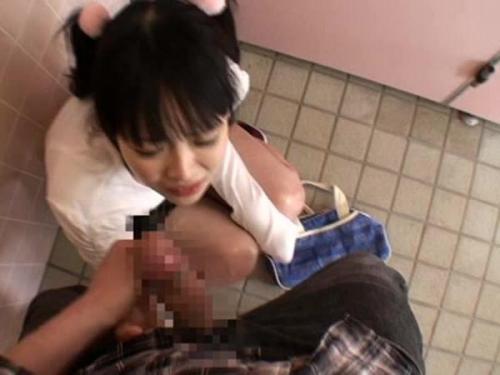 ＜ガチレイプ＞少女が個室に入るのを確認した犯人は突如凶暴化し強姦魔へと変貌！公衆トイレでおきた少女わいせつ犯罪