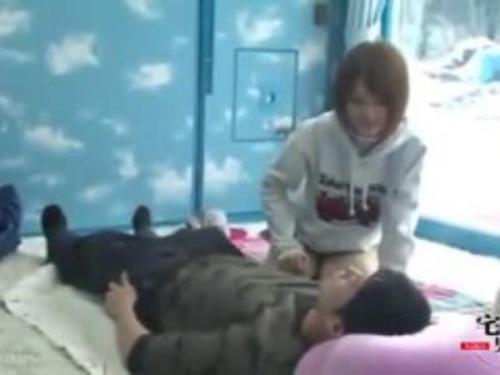 肉感たっぷりの女子大生さんを目の前に激しく勃起するチンポ！お見合い企画で気になった男性と二人になった途端…